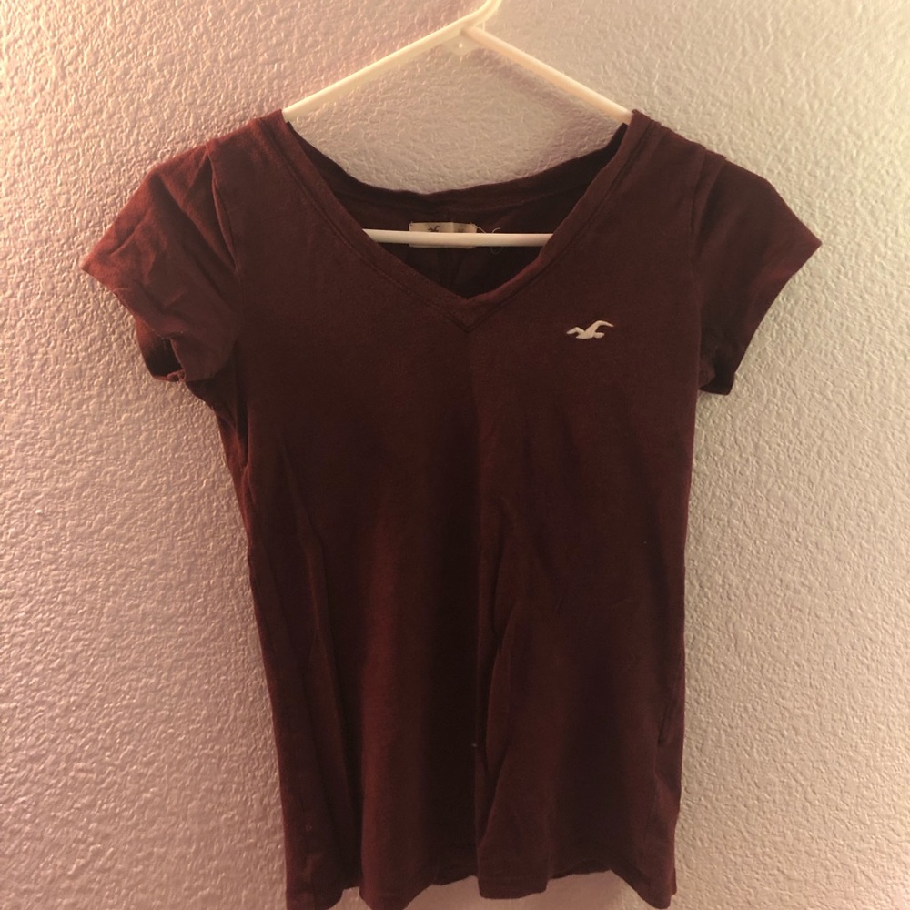 Maroon v neck hollister top